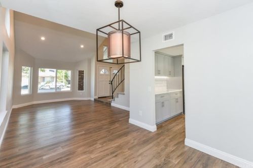 8 Henry, Irvine CA  92620-3256 exterior