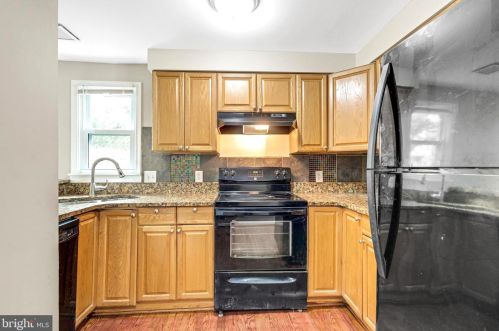 8902 Albert Stewart Ln, Silver Spring MD 20910-1949 exterior