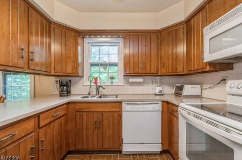 74 Goldfinch Dr, Hackettstown NJ  07840-3023 exterior