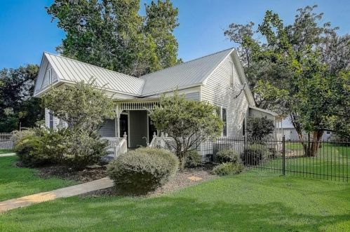 256 Monroe St, Halsted, TX 78945-2858