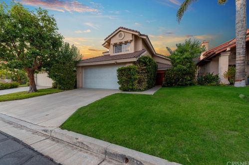 75 Iron Ridge Ln, Simi Valley, CA 93065-6727
