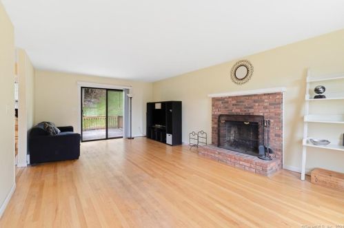 71 Big Horn Rd, Huntington, CT 06484-1857