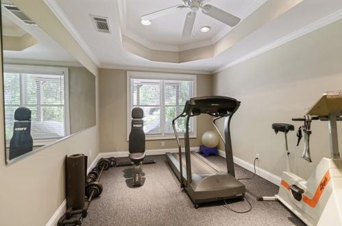 2527 Brookline Cir, Atlanta GA  30319-3690 exterior