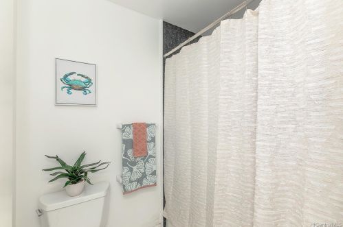 1008 Kaluanui Rd, Honolulu HI  96825-1323 exterior
