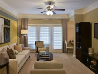 925 Canterbury Rd, Atlanta GA  30324-2857 exterior