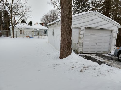 419 Ridgeland Ave, Bull Valley, IL 60098-3858