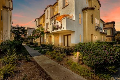 2835 Smokey Mountain Dr, Oxnard, CA 93036-5342