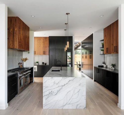 2721 Barton Skwy, Austin TX  78704-4647 exterior