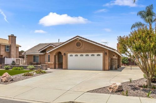 12742 Mission Dr, Yucaipa, CA 92399-2105