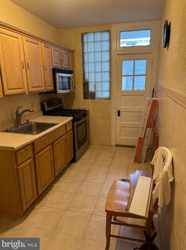 4528 12 St, Philadelphia PA 19122-4014 exterior