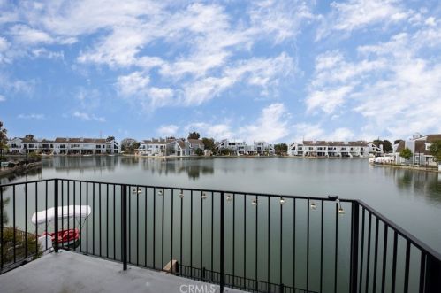 3561 Windspun Dr, Huntington Beach CA  92649-2027 exterior