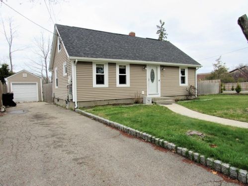 61 Spring Grove Ave, Warwick, RI 02889-8721