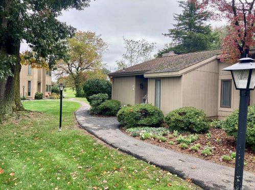 17 Pilgrim Hbr, Wallingford, CT 06492-5440