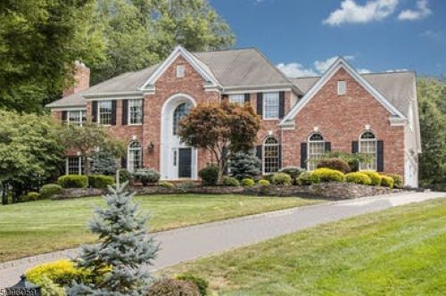 10 Mattben Dr, Warren, NJ 07059-7142
