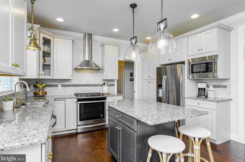 455 Greenhedge Dr, Lancaster PA  17603-7907 exterior