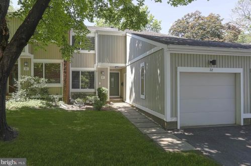 32 Cameron Ct, Princeton, NJ 08540-3924