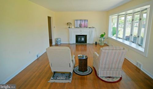 92 Lakedale Dr, Trenton NJ 08648-4421 exterior