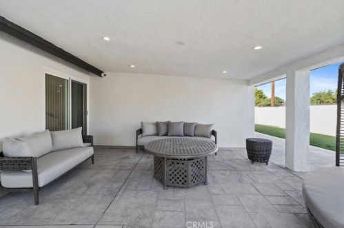 300 Brookhurst St, Anaheim CA  92801-5608 exterior