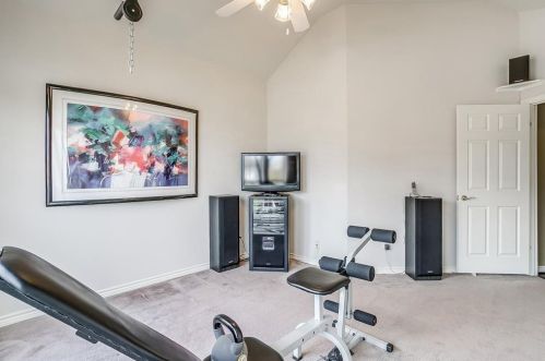 8017 Cripple Crk Dr, Fort Worth TX  76179-2527 exterior