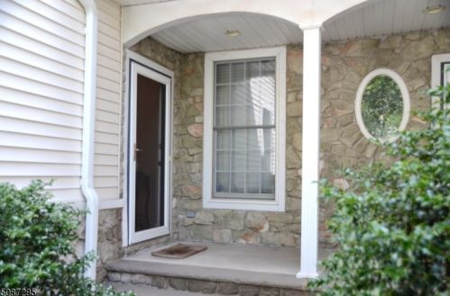 94 Westgate Dr, Annandale, NJ 08801-1658