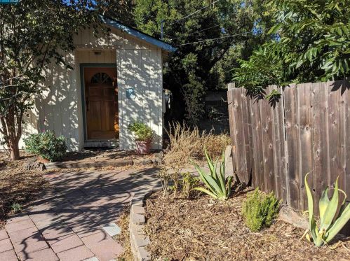 2096 Hoover Ave, Concord CA  94523-4645 exterior