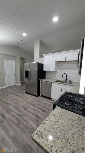 3260 Creekwood Dr, Rex GA  30273-2121 exterior