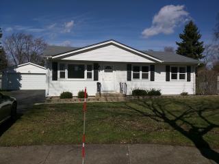 210 Sarah Ct, Wheeling, IL 60090-4559