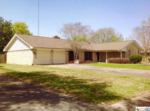 103 Rosewood Dr, Victoria, TX 77901-2100