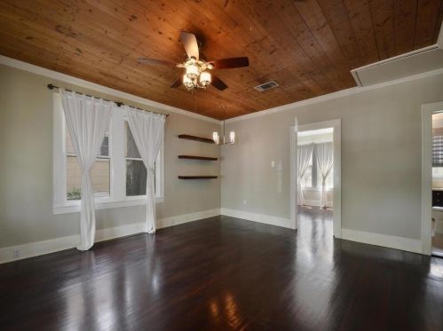 407 37th St, Austin TX  78705-1313 exterior