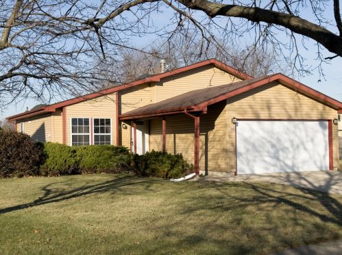 66 White Oaks Rd, Matteson, IL 60443-1084