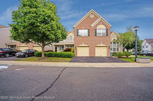 85 Banyan Blvd, Holmdel Village, NJ 07733-2782