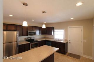928 Homer St, Omaha, NE 68107-2235