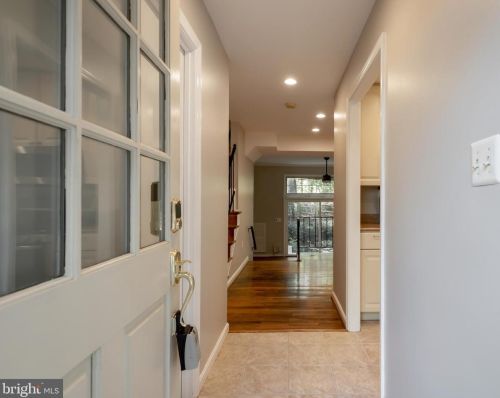 1544 Chatham Colony Ct, Herndon, VA 20190-4203