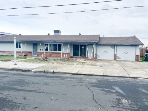 102 Mylnar Ave, Manteca, CA 95336-4909