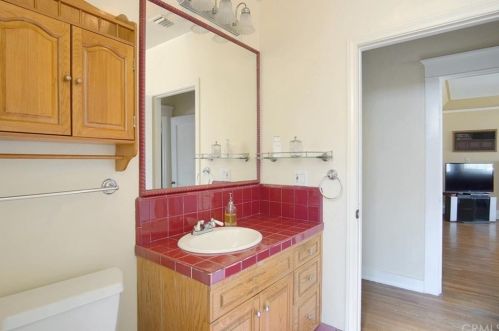 610 Lomita Ave, Glendale CA  91205-2233 exterior