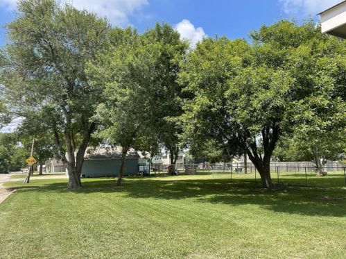 1041 2 St, Bellvue TX 77418-2948 exterior