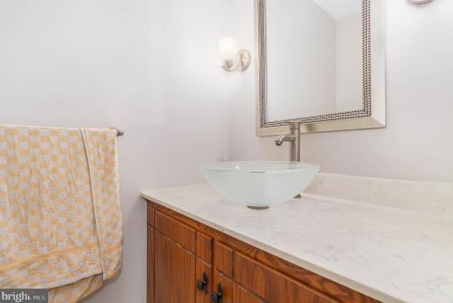 102 Suncrest Rd, Lancaster PA  17601-4834 exterior