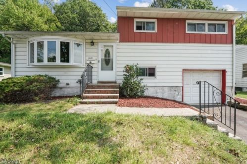 160 Perry St, Dover, NJ 07801-2044