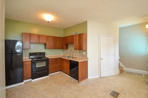 206 Hastings St, Cincinnati OH 45219-1420 exterior