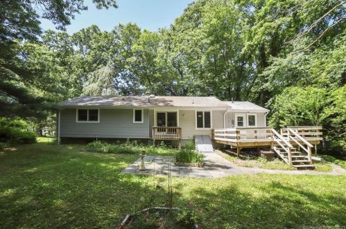 66 Corey Ln, Niantic, CT 06357-1335