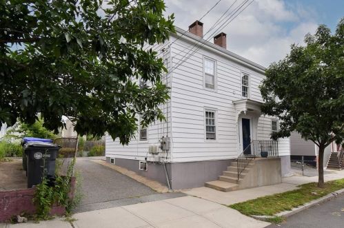 6 Trenton St, Providence, RI 02906-3024