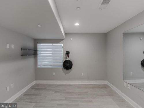 2131 10th St, Philadelphia PA 19148-5007 exterior