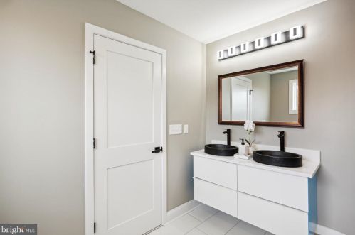 6615 Gude Ave, Silver Spring MD 20912-4827 exterior