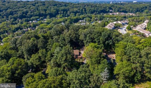 305 Winding Hill Dr, Lancaster, PA 17601-1761