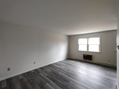 74 4th St, Derby CT  06418-1909 exterior