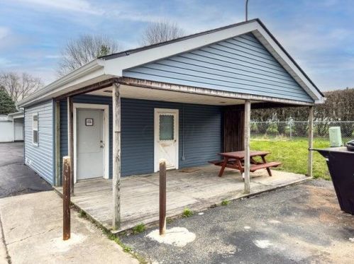 2416-2422 Red Coach Dr, Springfield OH  45503-1238 exterior
