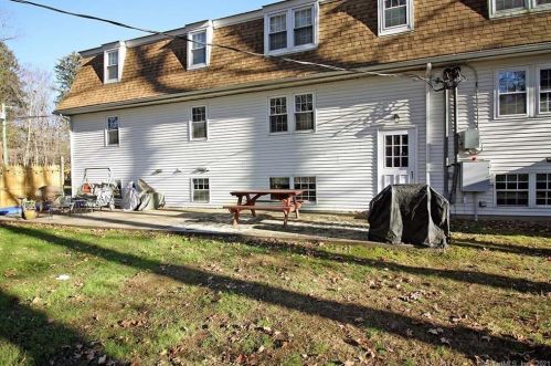 391 Main St, Deep River, CT 06417-2052