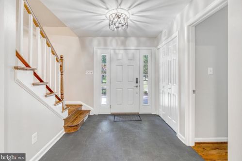 12117 Stirrup Rd, Herndon, VA 20191-2103