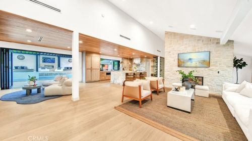 5565 Jed Smith Rd, Calabasas, CA 91302-1113