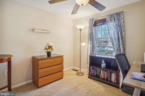 10008 Chestnut Wood Ln, Springfield VA  22015-2701 exterior